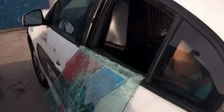 Detuvieron a un hombre por amenazar a su madre y dañar un patrullero