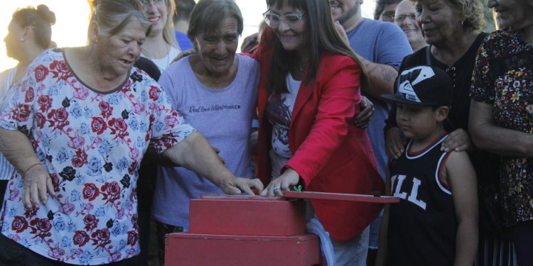 Nueva iluminación LED en calle Oro: vecinos celebran el final de una obra histórica