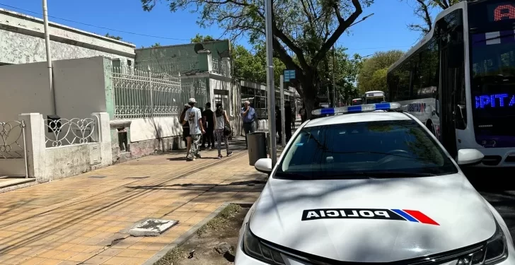 Violenta pelea en una casona terminó con 20 detenidos y un arma secuestrada