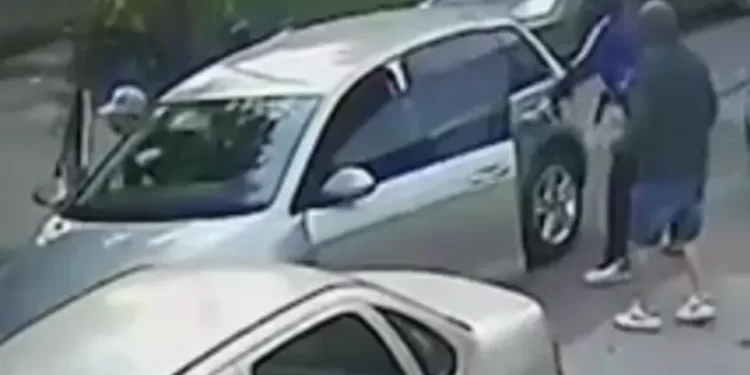 Ataque “piraña” en Pocito: golpearon a un automovilista y le robaron en un semáforo