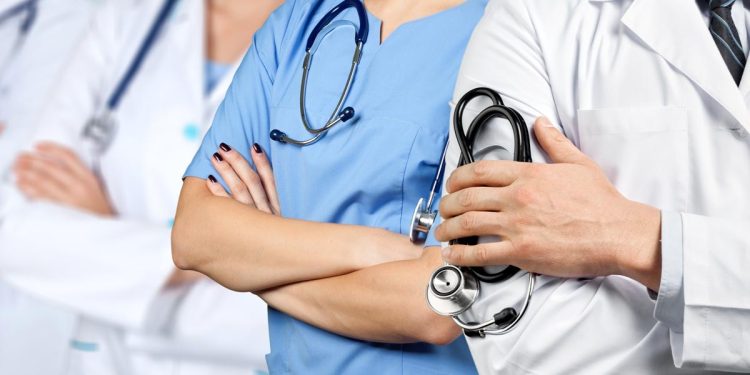 El Gobierno provincial otorgará un bono de $120.000 a residentes de salud