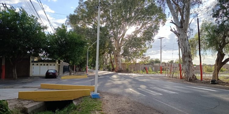 Grave siniestro vial en Chimbas: motociclista fue embestido por una camioneta que se fugó