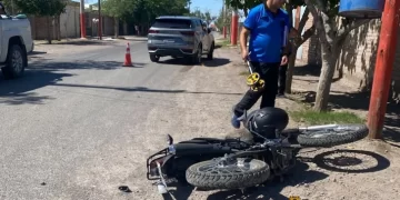 Joven escuchó supuestos disparos, aceleró y terminó gravemente herido tras chocar