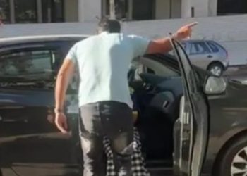 Discusión entre un padre y su hija frente a Tribunales se viralizó y generó un fuerte debate en redes