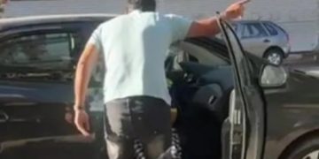 Discusión entre un padre y su hija frente a Tribunales se viralizó y generó un fuerte debate en redes