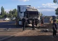 Violento choque entre camiones y una camioneta en Ruta 40 dejó un herido grave