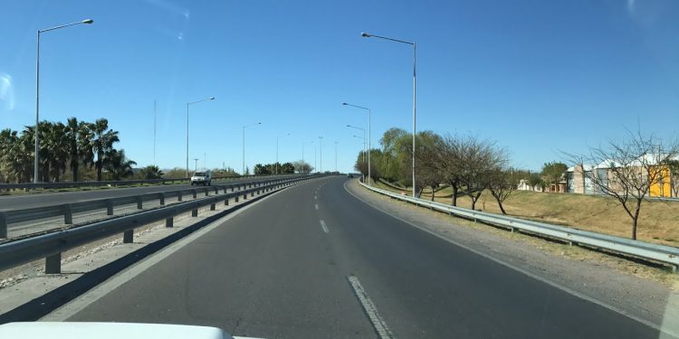 Choque en Avenida Circunvalación: un policía resultó herido