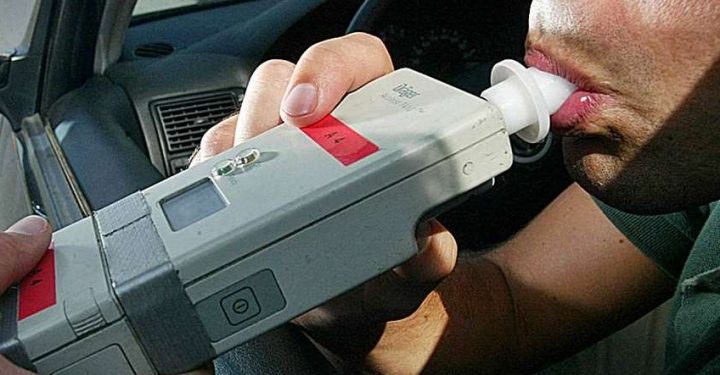 Conducía borracho en Navidad: dio 1,83 de alcoholemia y no podía ni hablar