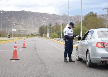 San Juan: un conductor llevaba documentación presuntamente apócrifa