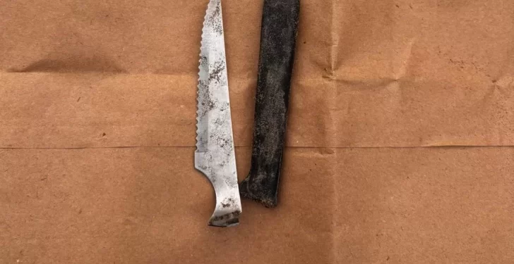 Un hombre quedó detenido tras agredir a su pareja, atacar a vecinos e intentar herir a un policía