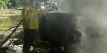 Incendio en un contenedor generó alarma en pleno centro