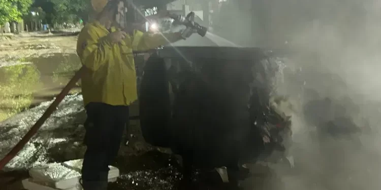 Incendio en un contenedor generó alarma en pleno centro