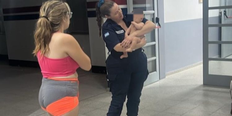 San Juan: una policía salvó la vida de una bebé de tres meses en la comisaría
