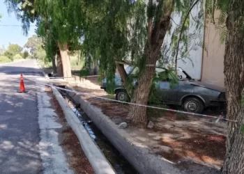 Auto atropelló a un ciclista y terminó contra una casa
