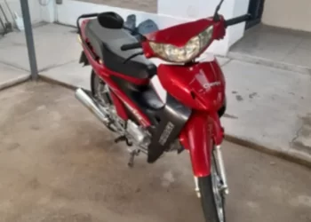 Intentó robar una moto pero fue detenido tras dañar un móvil policial