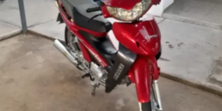 Intentó robar una moto pero fue detenido tras dañar un móvil policial