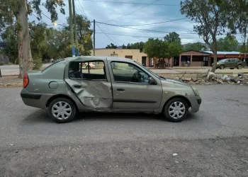 Violento choque en Marquesado: dos menores terminaron hospitalizados tras impactar contra un auto