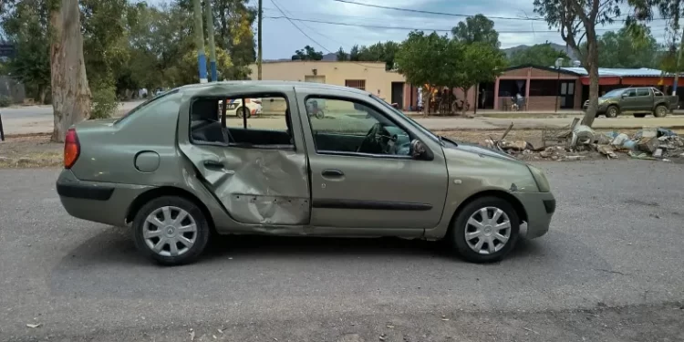 Violento choque en Marquesado: dos menores terminaron hospitalizados tras impactar contra un auto