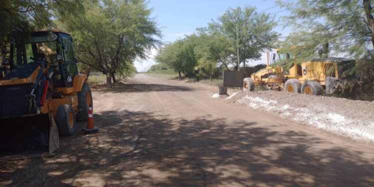 Comienza la pavimentación que conecta escuelas y producción en 9 de Julio