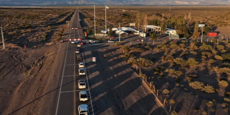 Estos son los teléfonos de utilidad para el Paso Internacional de Agua Negra