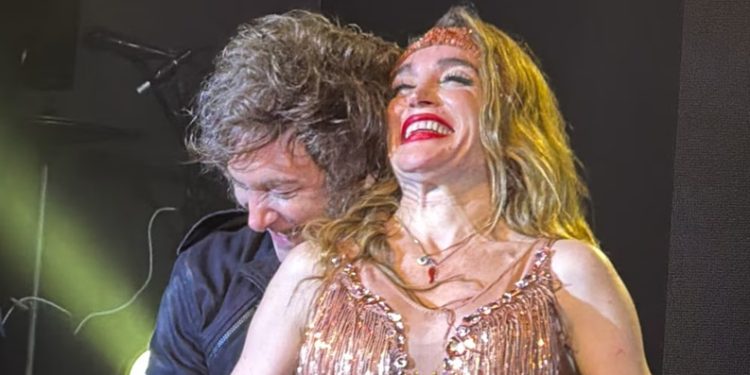 El show de Javier Milei con Fátima Florez: cantaron “Rock del gato”