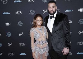 Una estrella de la NFL demandó a su exesposa modelo por afirmar que el tamaño de su pene terminó con su matrimonio