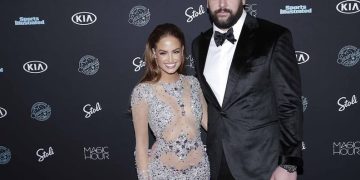Una estrella de la NFL demandó a su exesposa modelo por afirmar que el tamaño de su pene terminó con su matrimonio