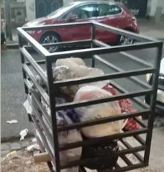 Una policía encontró a la bebé tirada en un tacho de basura