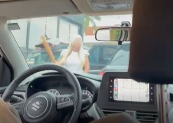 Una argentina amenazó con un bate a un hombre en Punta del Este y generó caos en el tránsito