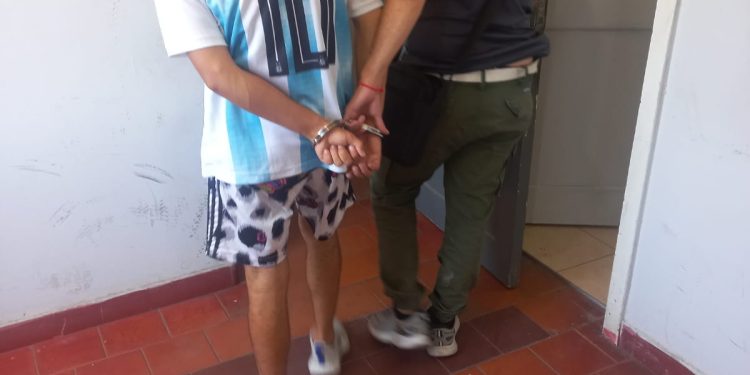 Detuvieron a un joven con pedido de captura en el barrio La Estación