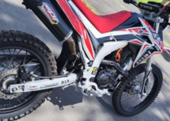 Detuvieron a un hombre por intentar robar una moto y agredir a policías