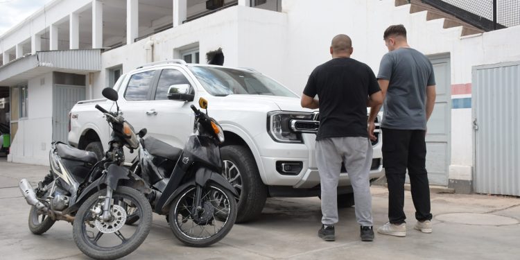 Golpe a la delincuencia automotriz: secuestraron una camioneta y dos motos con irregularidades