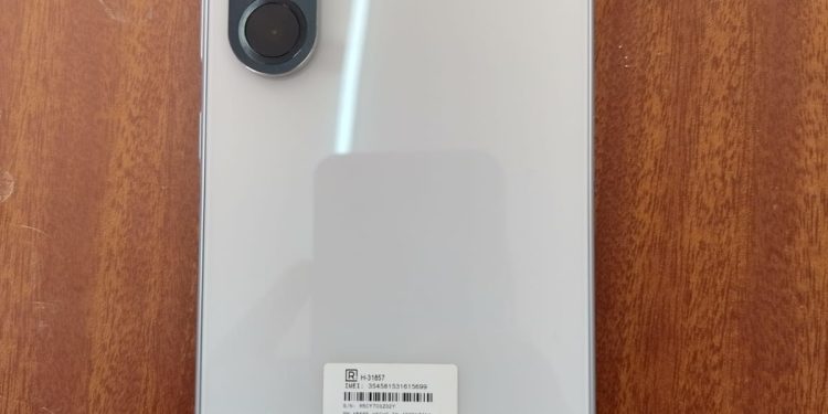 Robó un celular de un vehículo y fue detenido