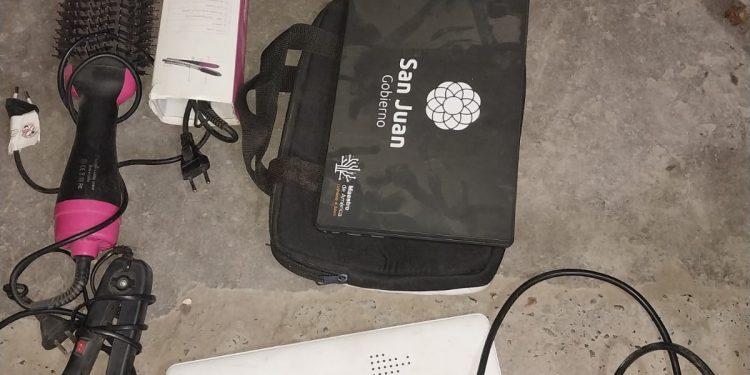 Allanaron viviendas por un robo y hallaron cocaína, electrodomésticos y notebooks