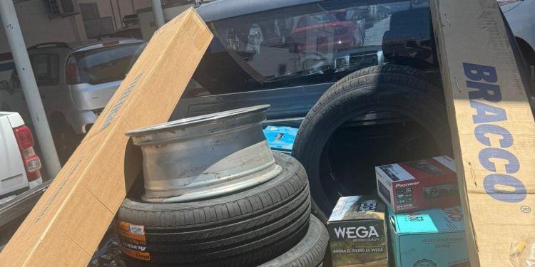 Allanamiento en Capital: secuestran autopartes y aceite robados de un lubricentro