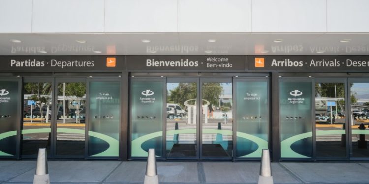 Cómo funciona el sistema digital para permisos de viaje al exterior para menores