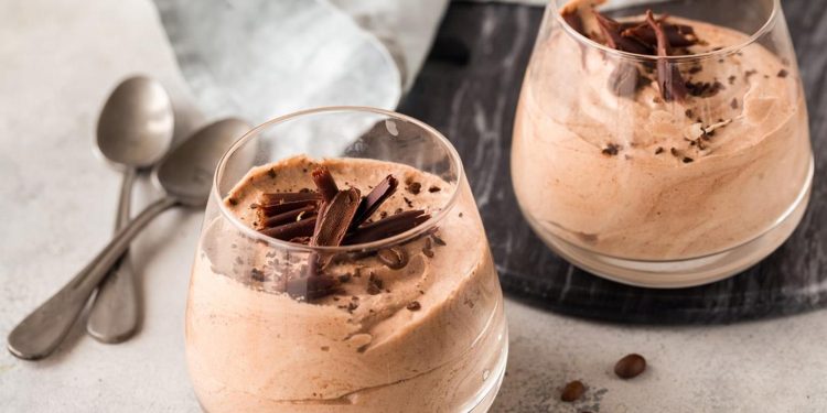 El postre ideal para combatir el calor: receta de mousse de dulce de leche