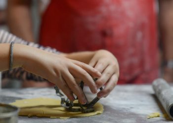 Talleres de pastelería para que los chicos tomen contacto con el emprendedurismo