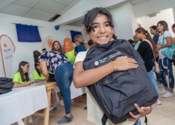 Más de 2.100 kits escolares fueron entregados en Albardón, Angaco y San Martín