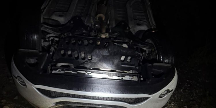 Investigan la muerte de un hombre tras un vuelco bajo la lluvia