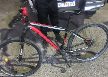 Lo vieron llevándose la bicicleta y terminó detenido en plena calle en Rawson