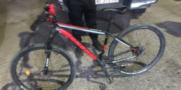 Lo vieron llevándose la bicicleta y terminó detenido en plena calle en Rawson