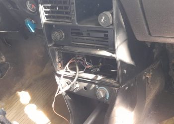 Violentó un auto para robar un estéreo y cayó detenido en el acto