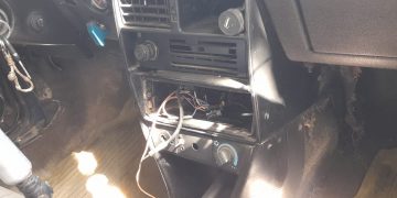 Violentó un auto para robar un estéreo y cayó detenido en el acto