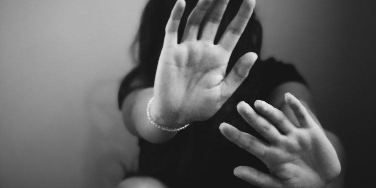 Aabusó de su cuñada en silla de ruedas mientras su esposa daba a luz y recibió seis años de prisión