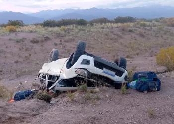 Trágico vuelco en la Ruta 40: un muerto y una mujer herida el saldo fatal