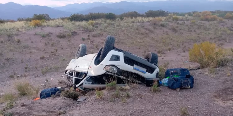 Trágico vuelco en la Ruta 40: un muerto y una mujer herida el saldo fatal