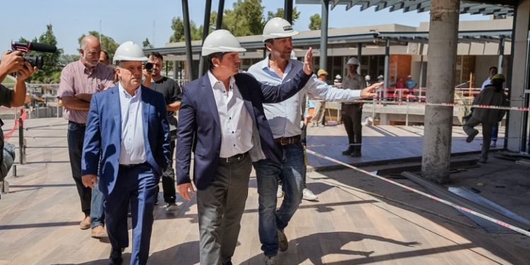El nuevo mall que impulsa la inversión privada recibió la visita del gobernador