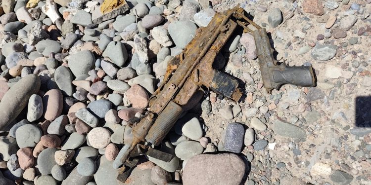 Sorpresa en Chimbas: tres sospechosos huyeron y dejaron armas escondidas