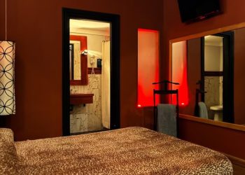 Hallaron a un hombre con un tiro en la nuca dentro de un hotel alojamiento